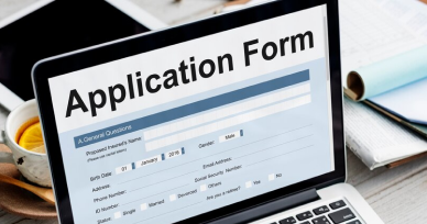 Professional discussing PR visa eligibility with applicant